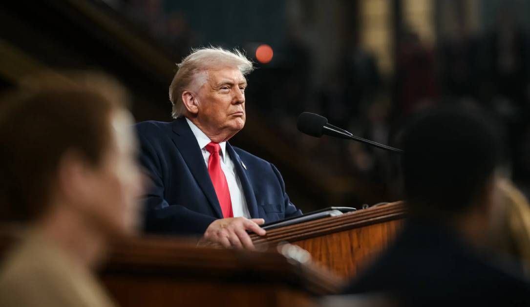 Nueva estrategia cibernética de la Casa Blanca promete reducir regulaciones y "imponer costos" a los actores maliciosos.