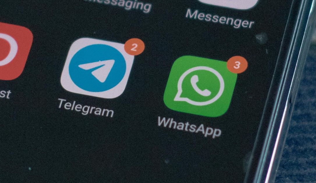 WhatsApp advierte a los usuarios sobre una app falsa utilizada para distribuir spyware