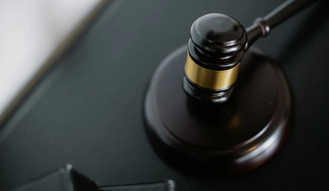 Corte alemana condena al presunto cerebro detrás de una red global de estafas de inversión.