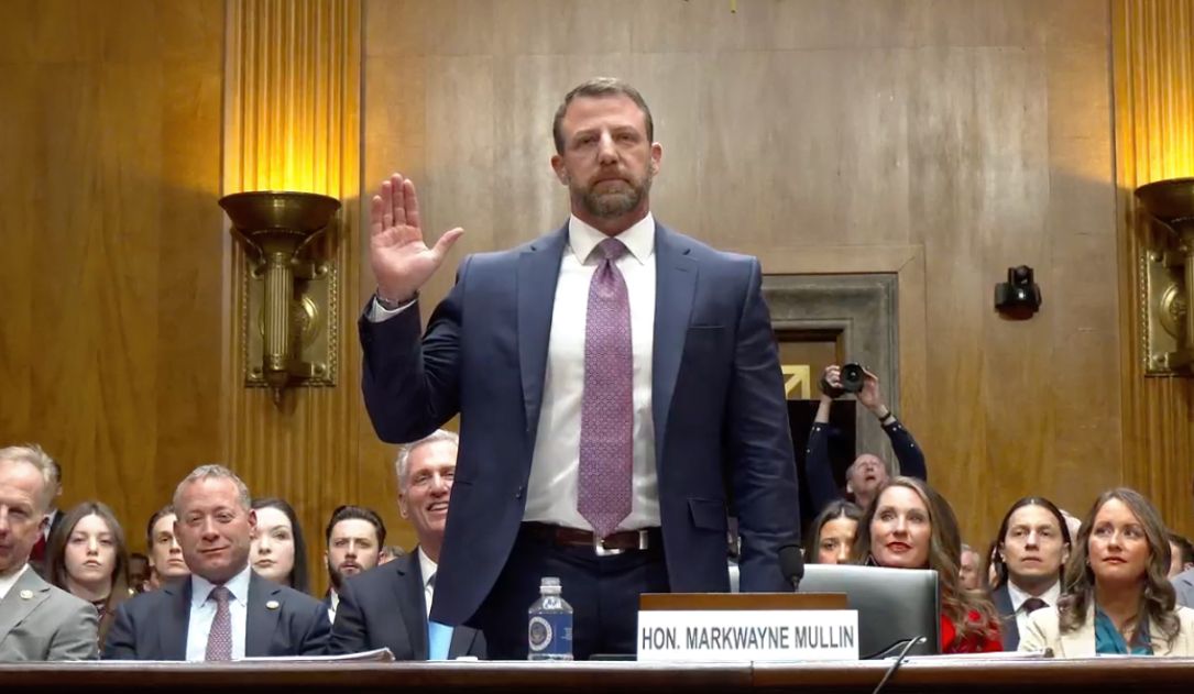 Candidato del DHS, Mullin, presionado sobre la restauración del personal de CISA