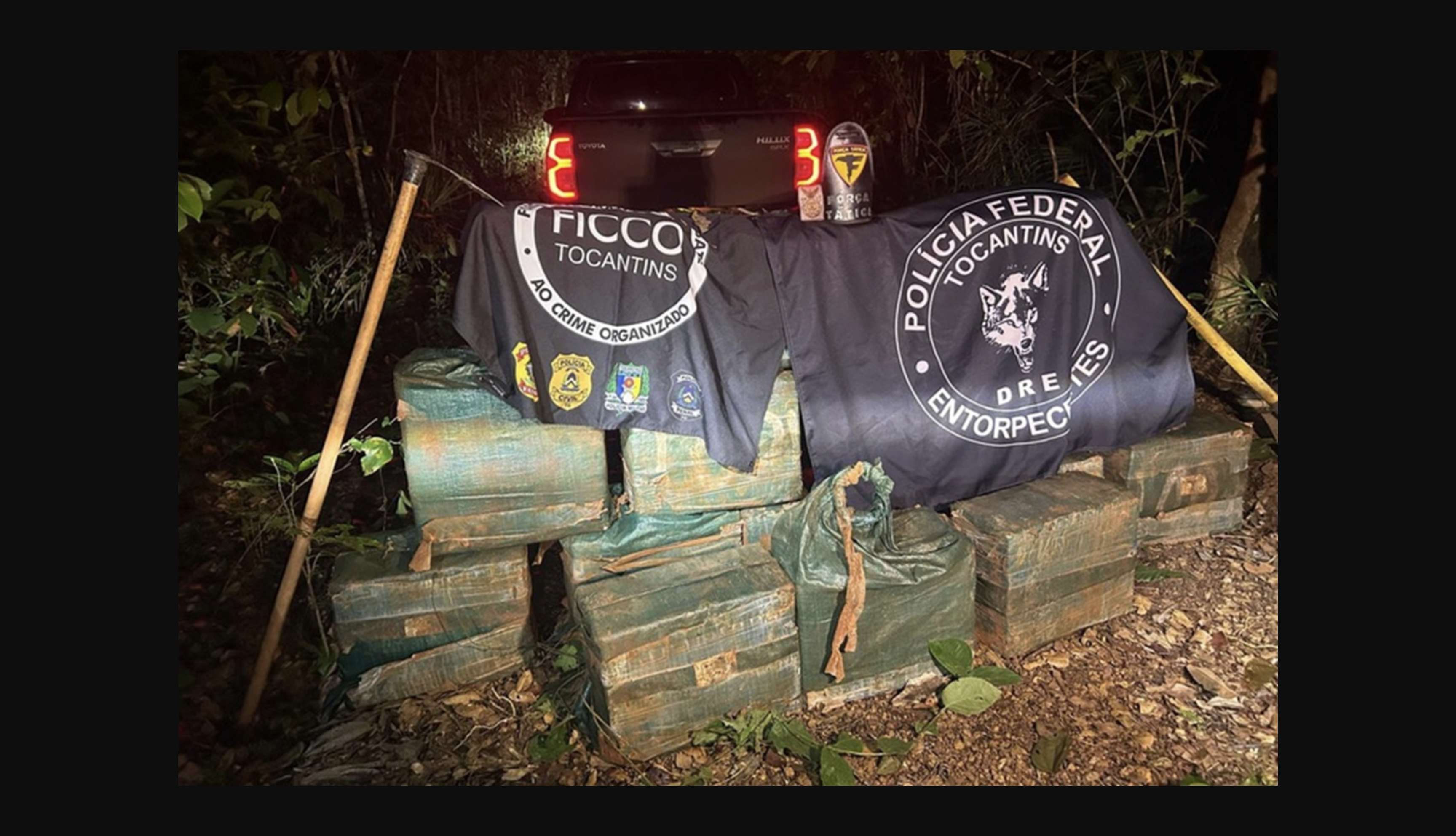 Descubren cocaína que arribó en una aeronave en un escondite subterráneo.