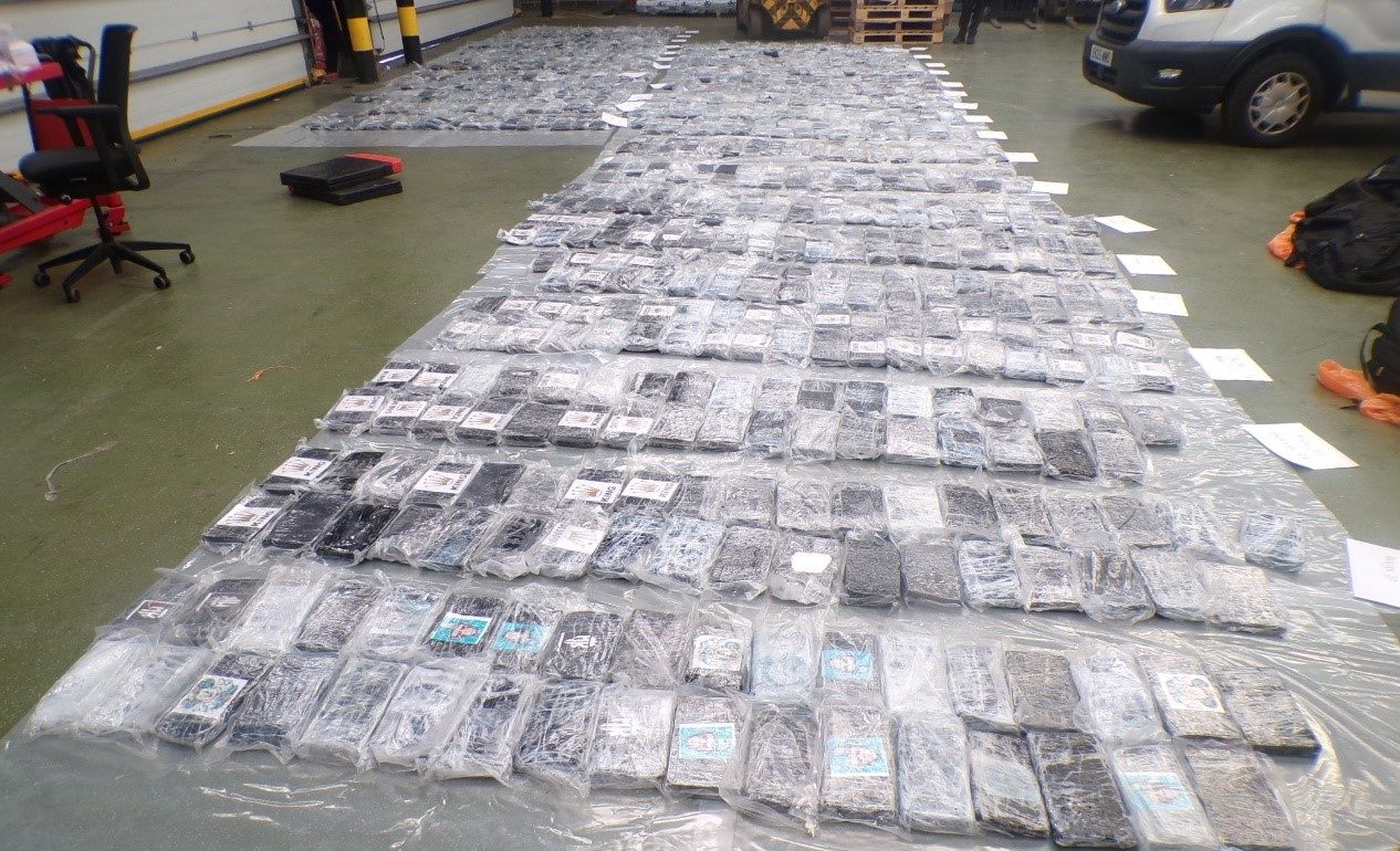 Se investiga el descubrimiento de una tonelada de cocaína en el puerto de Londres.