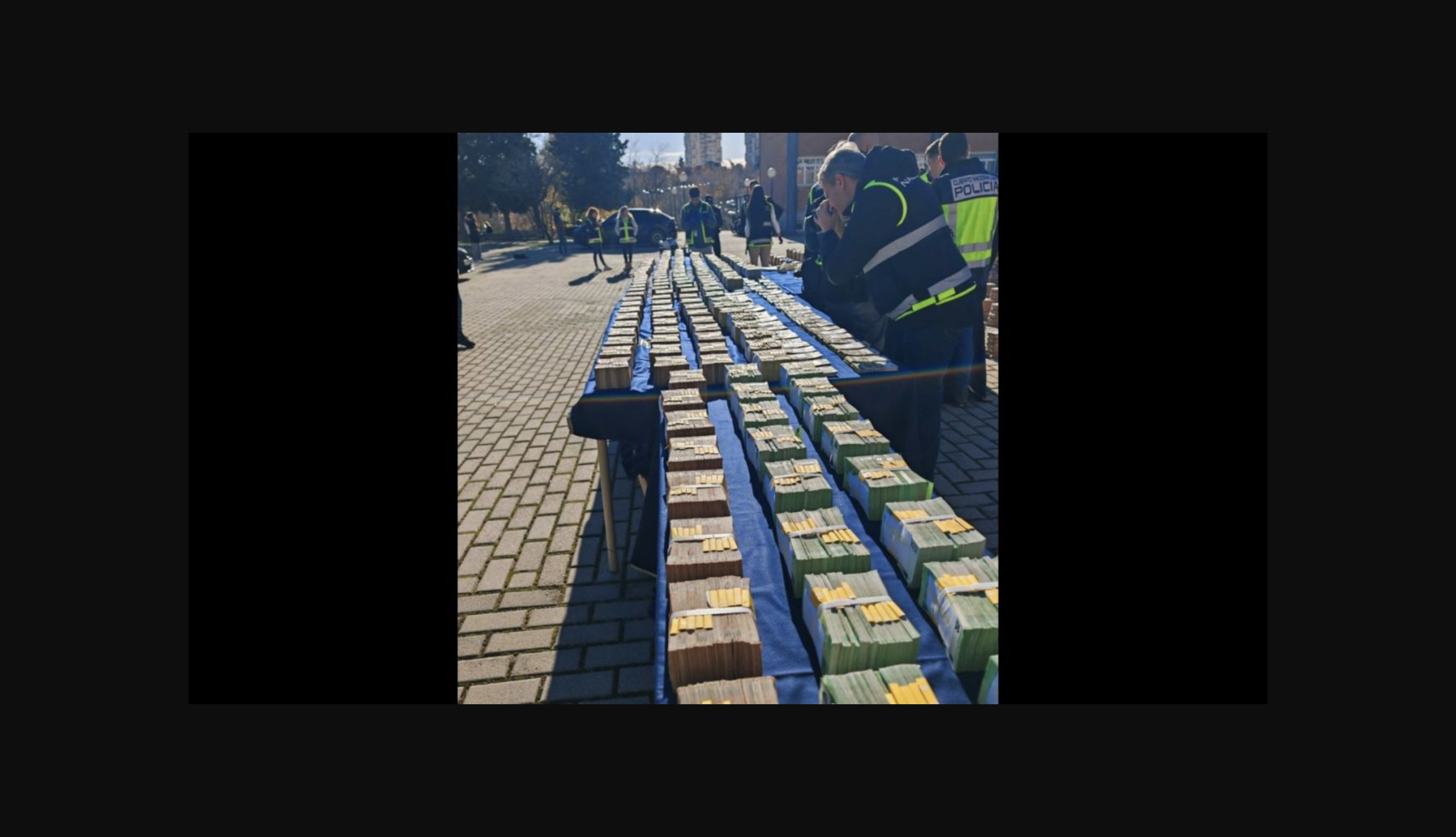 Liberación del Borbón, del joyero y del décimo séptimo arrestado por el narcosubmarino.