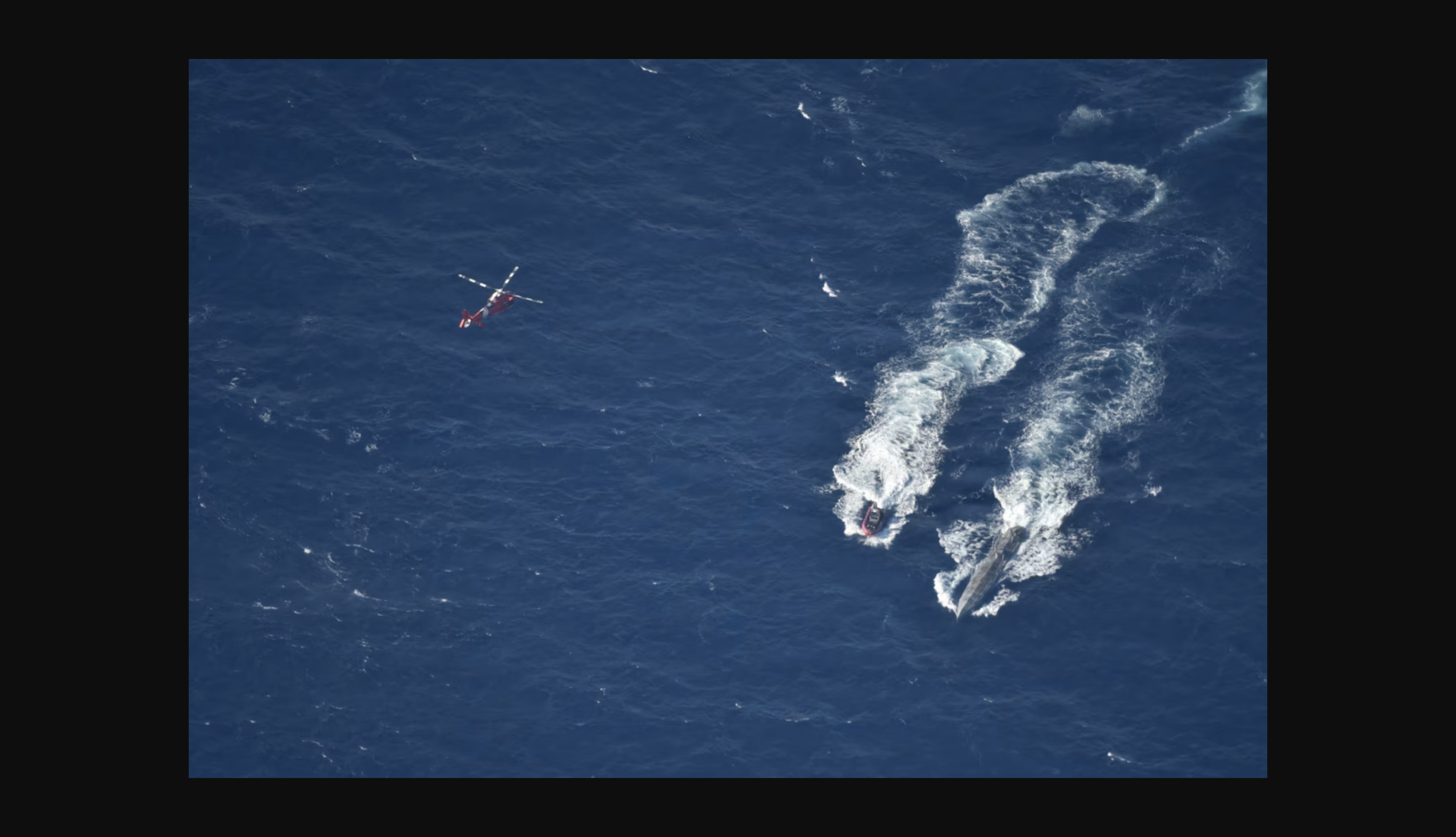Hundido un narcosubmarino con 8.000 kilos de cocaína en el océano Pacífico.