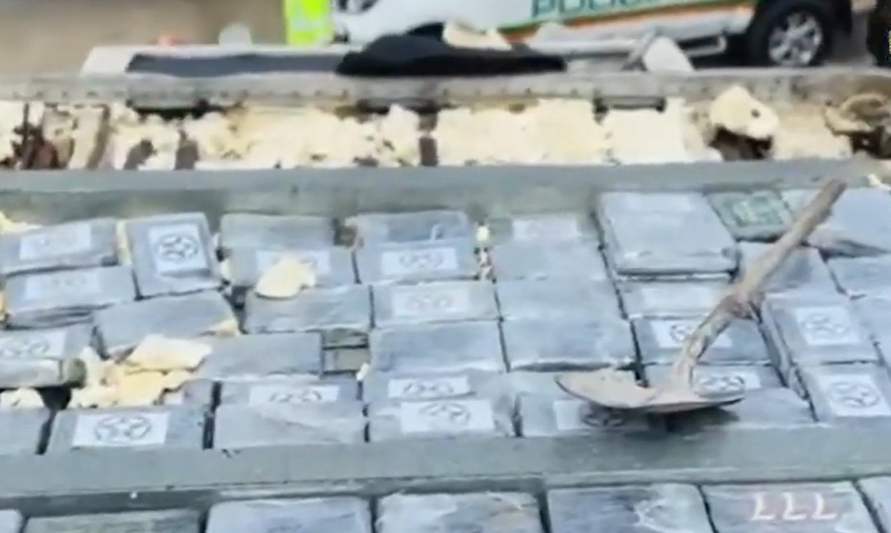 Un camión escondía un cargamento de cocaína en un techo doble en La Guajira