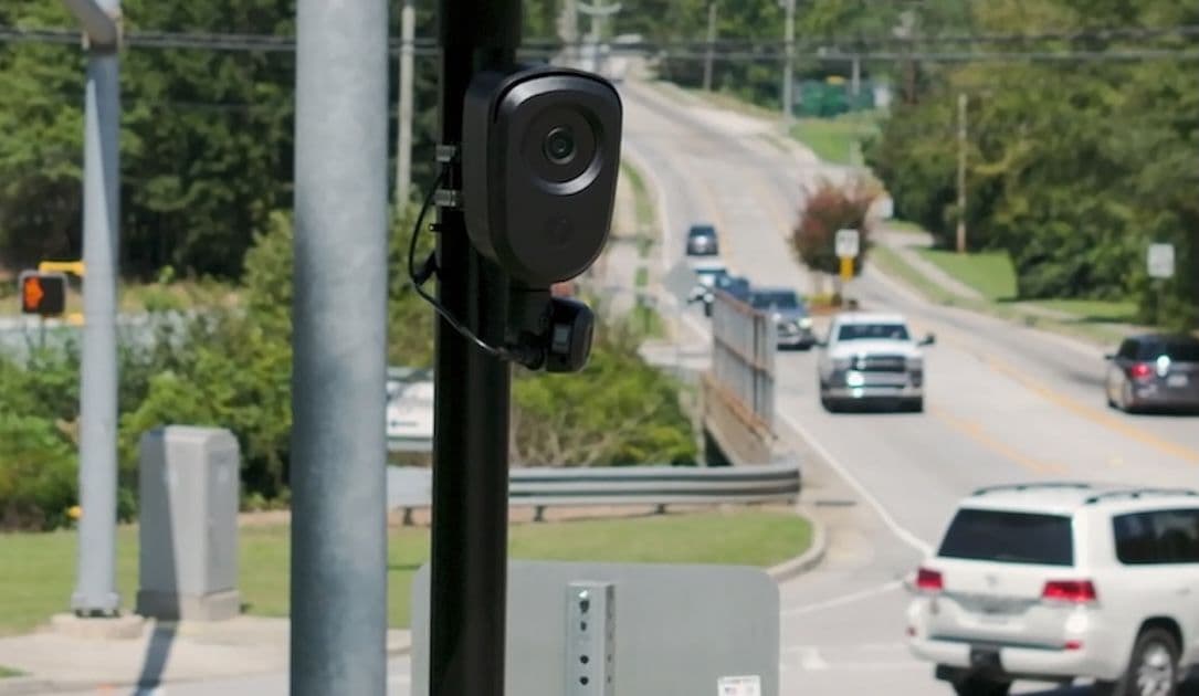 Flock refuerza controles de privacidad ante escándalos por abuso de oficiales.
