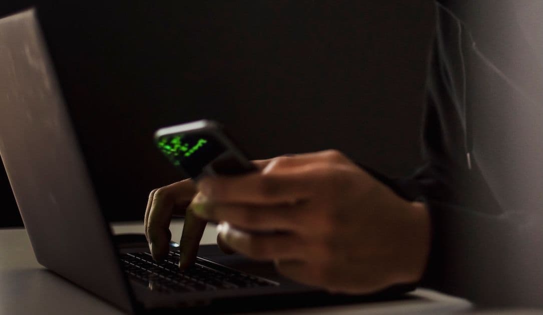 FBI: Hackers utilizan ingeniería social para acceder a cuentas y robar contenido explícito
