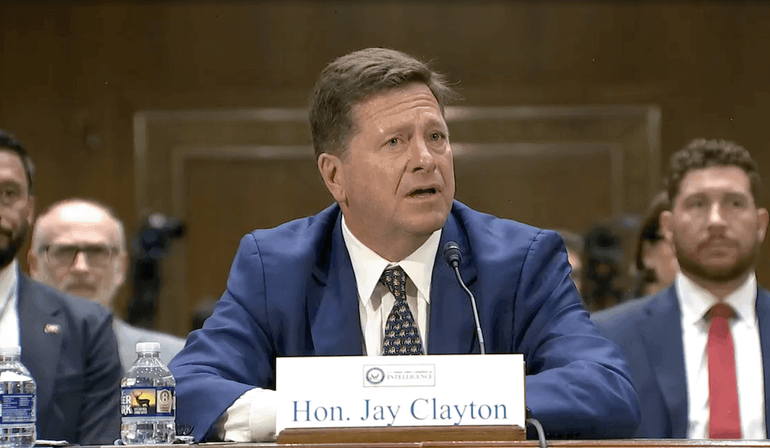 El Senado confirma a Clayton como jefe de inteligencia tras retrasos.