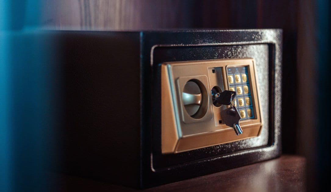 SafePal, fabricante de la última billetera de hardware para criptomonedas, afectado por una brecha que impactó a casi 40,000 usuarios.