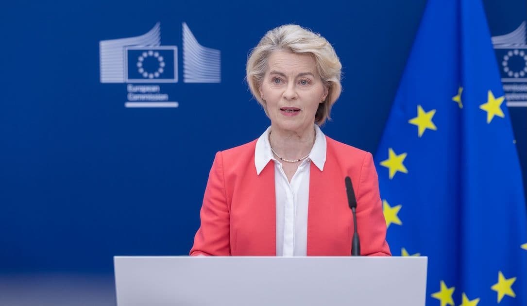 Líderes de la UE consideran prohibir las redes sociales para menores de 13 años.