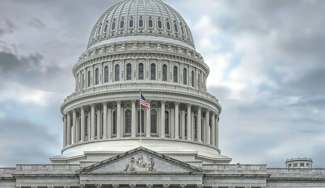 La Cámara aprueba programa de espionaje en segundo intento, futuro en el Senado incierto