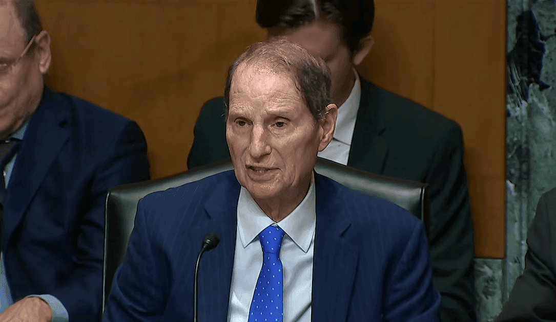 Senador pide a Rubio y Blanche que se opongan a la legislación de vigilancia canadiense.