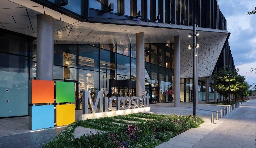 Microsoft califica las vulnerabilidades de día cero como "nunca justificables" mientras un investigador amenaza con revelar más.