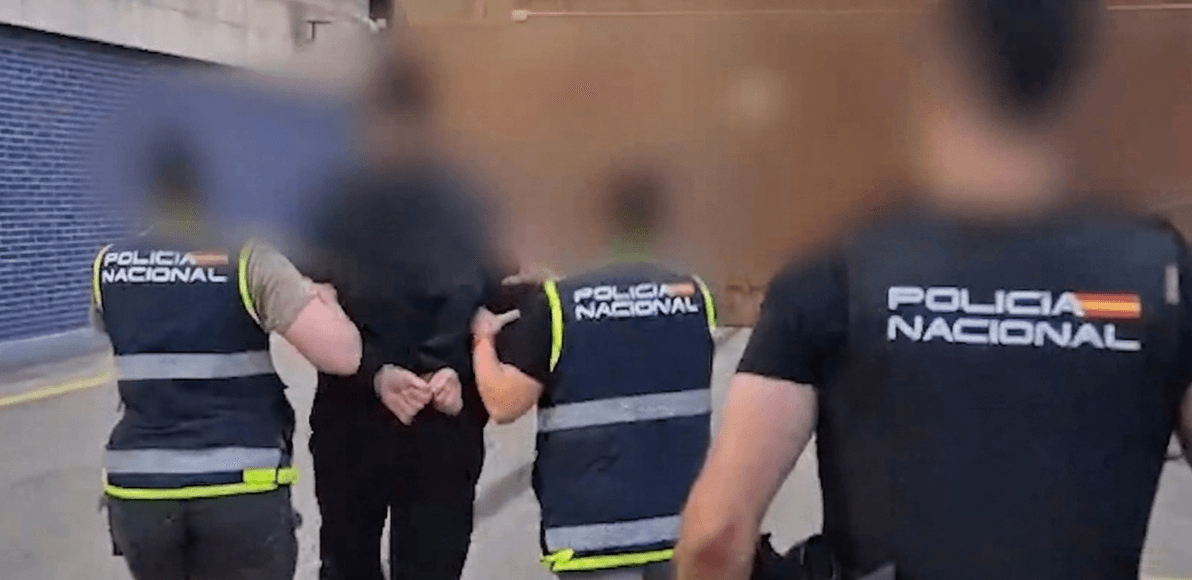 Capturan a un reclutador de asesinos a sueldo en la lujosa villa de Jonas Falk en Sitges.