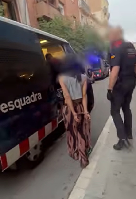 Desmantelan una banda de jóvenes mujeres que operaba un narcopiso en Barcelona.